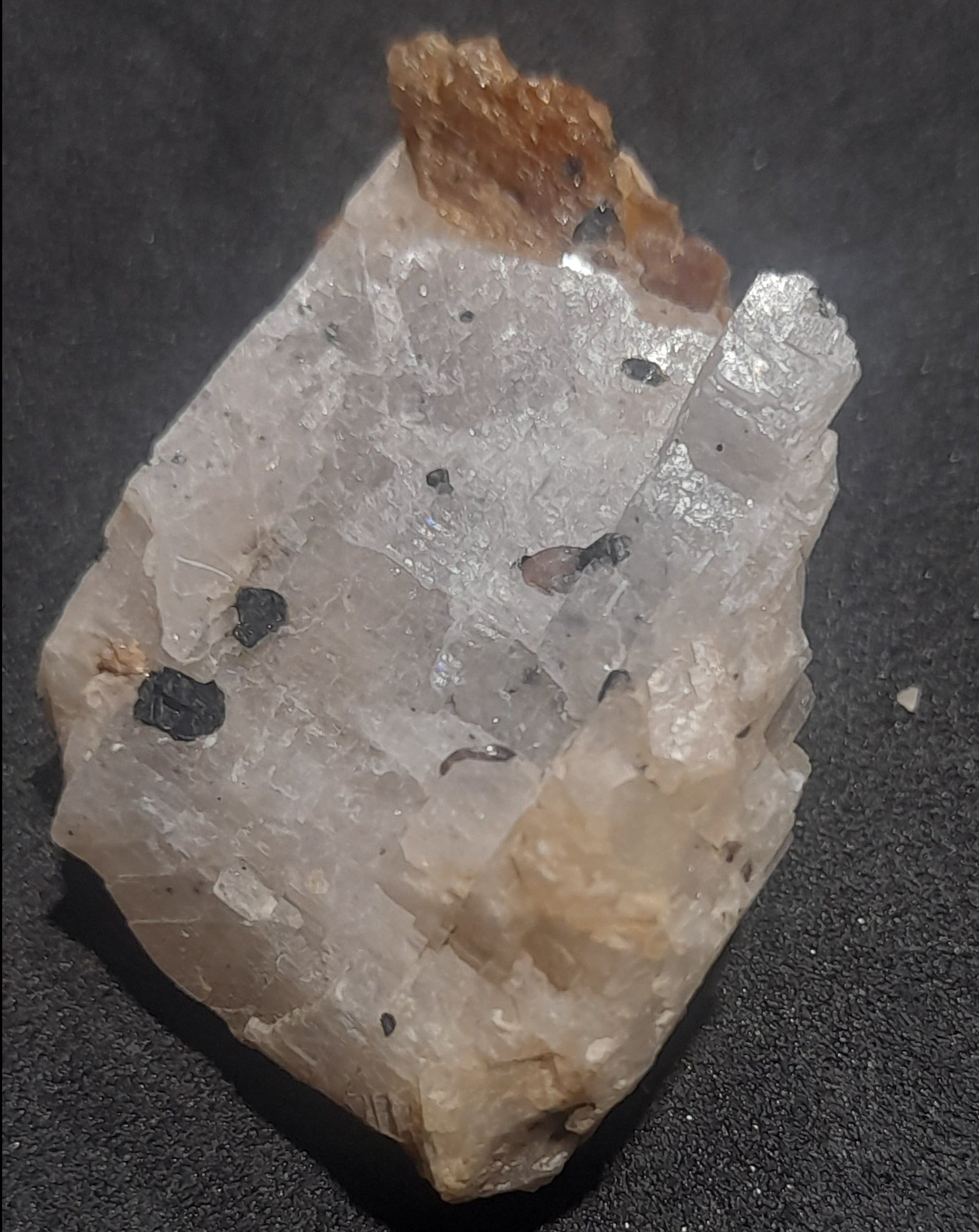 Bustamite crystals in Calcite