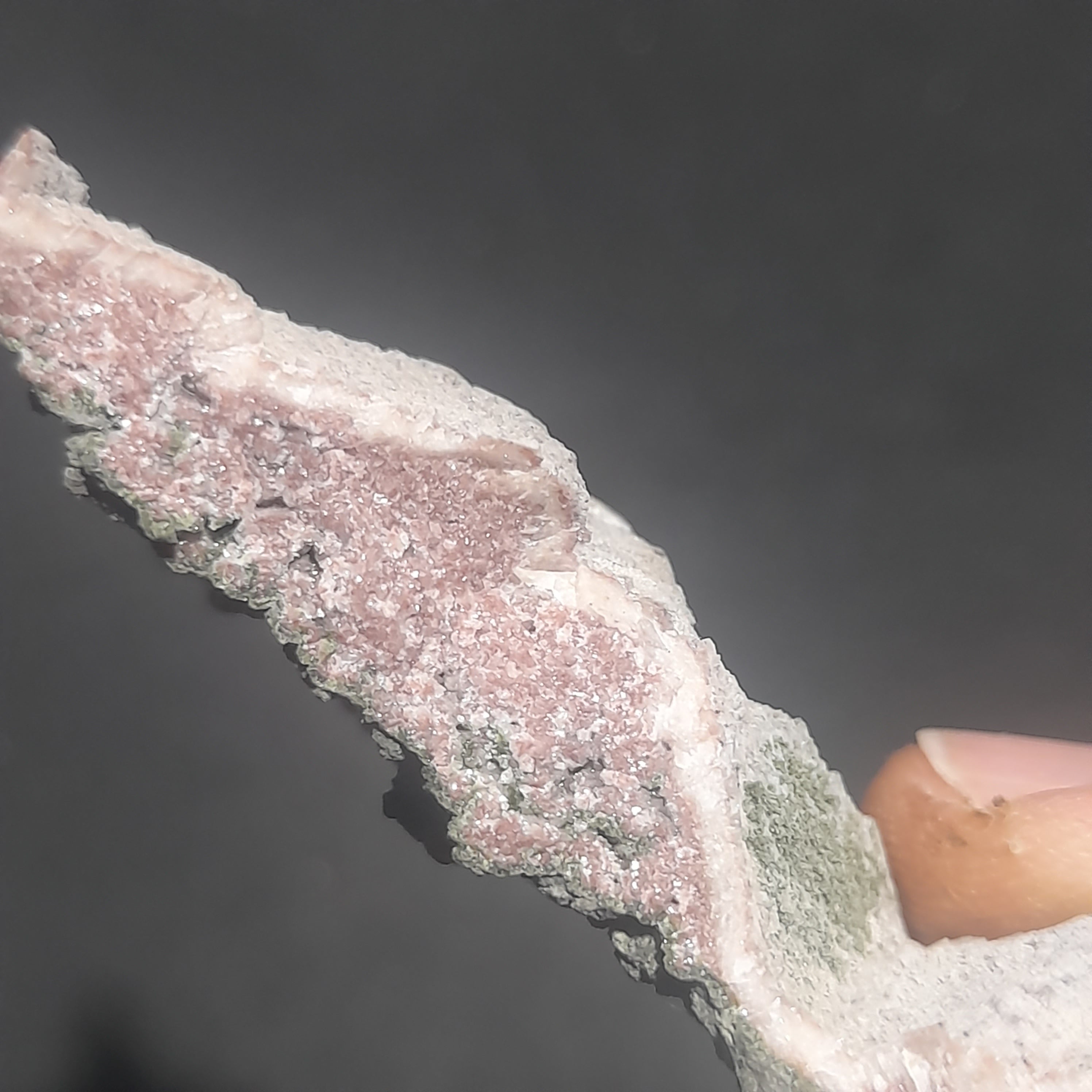 Moltramite coating Dolomite