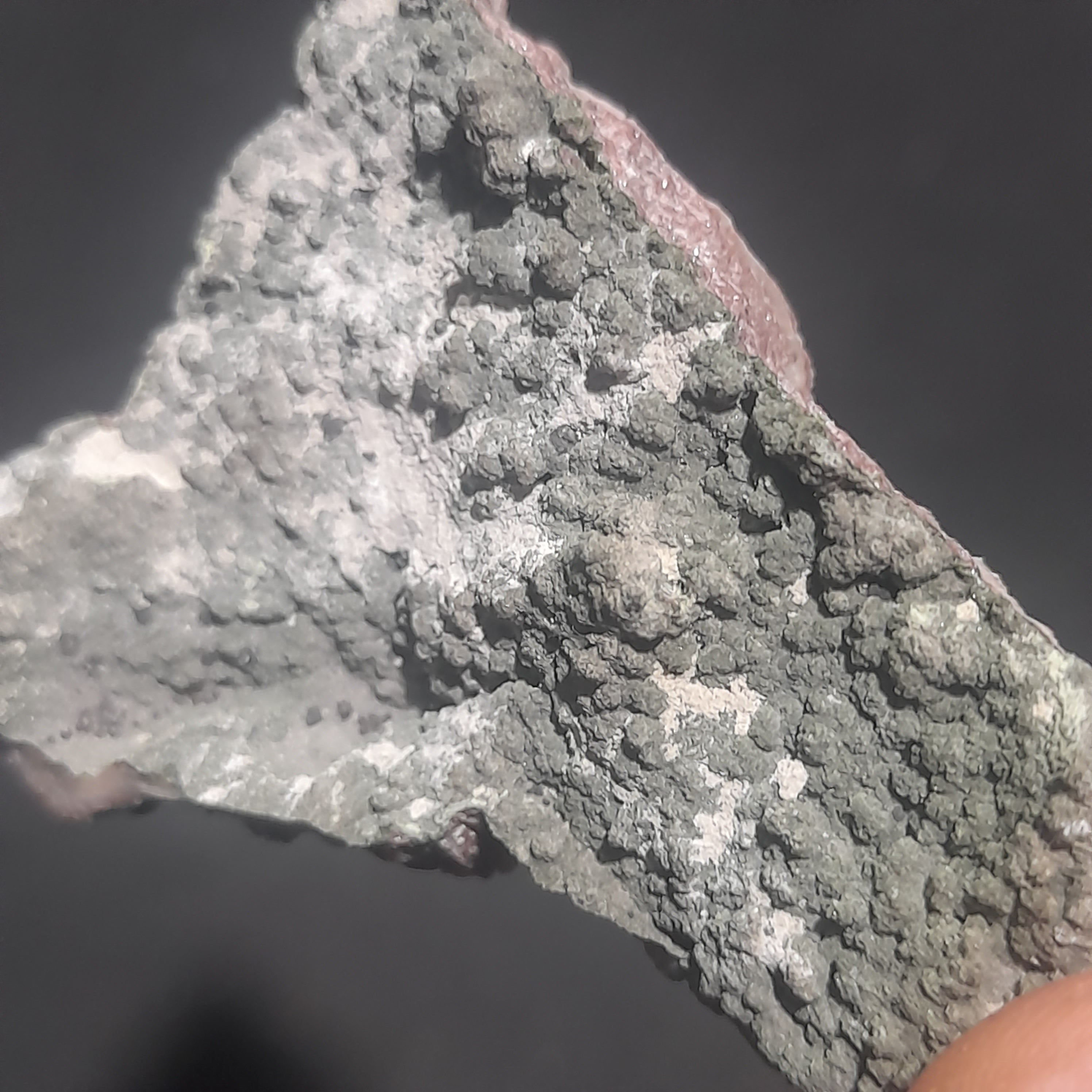 Moltramite coating Dolomite