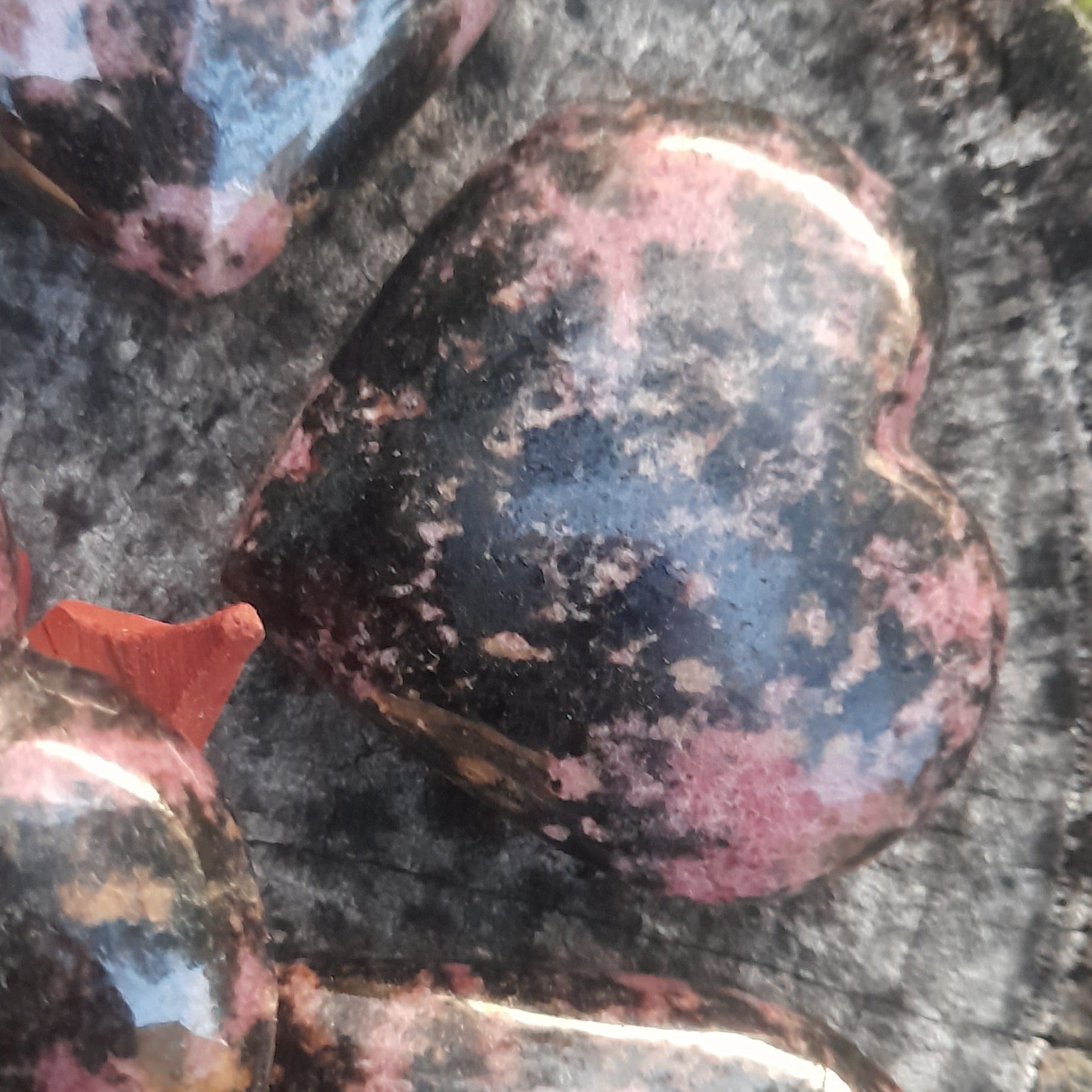 Rhodonite - Heart 355-365g