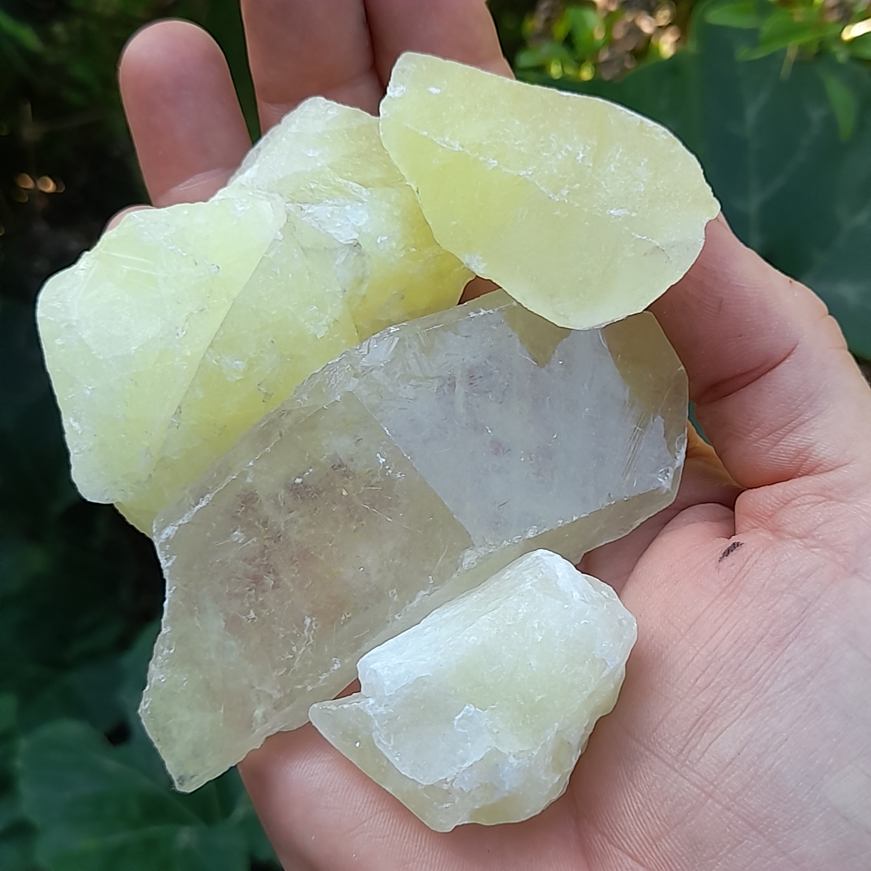 Sulphur in Quartz